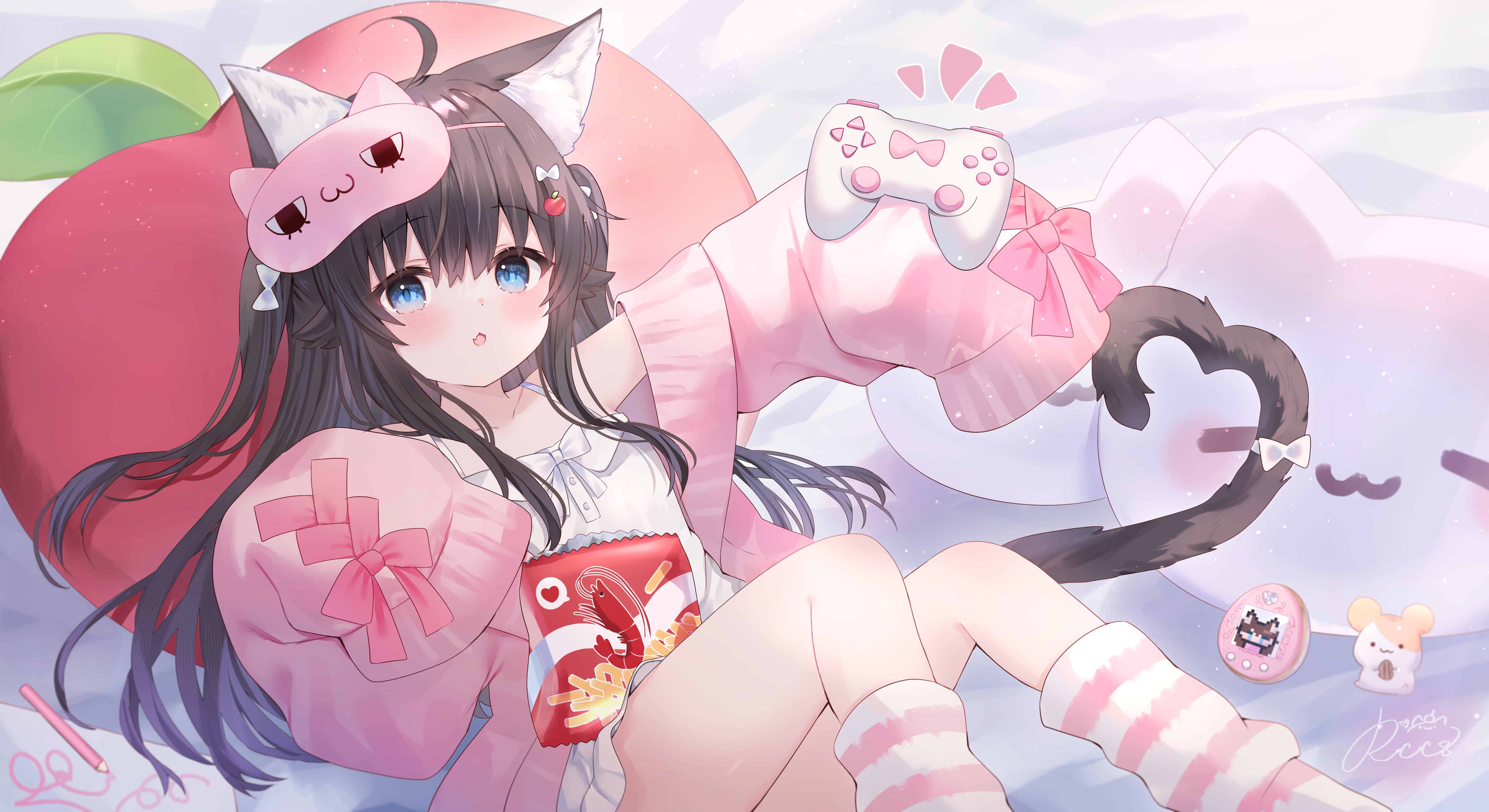 猫耳娘、粉色睡衣、游戏手柄 图片素材