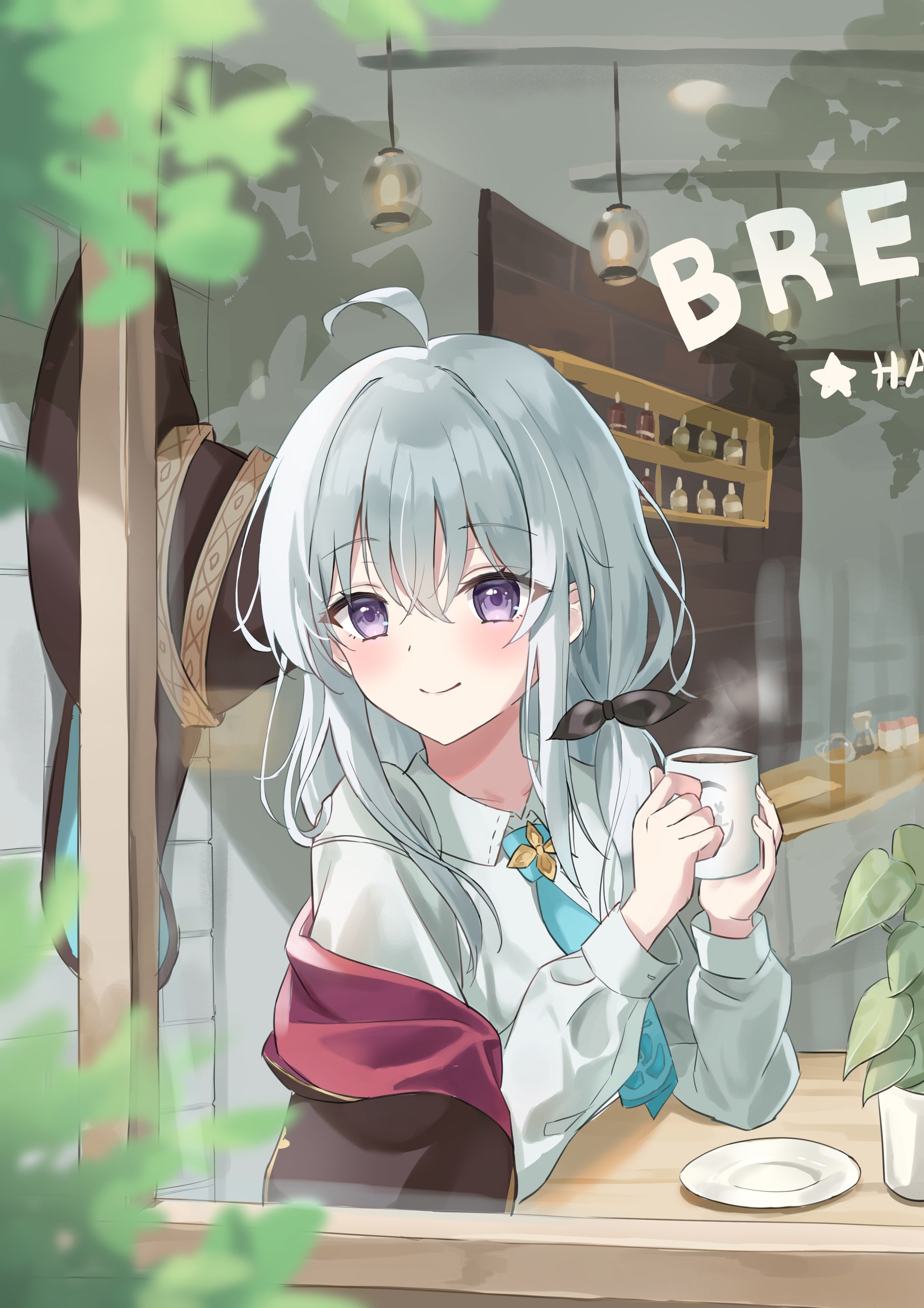 白色上衣、蓝色领结、茶杯 图片素材